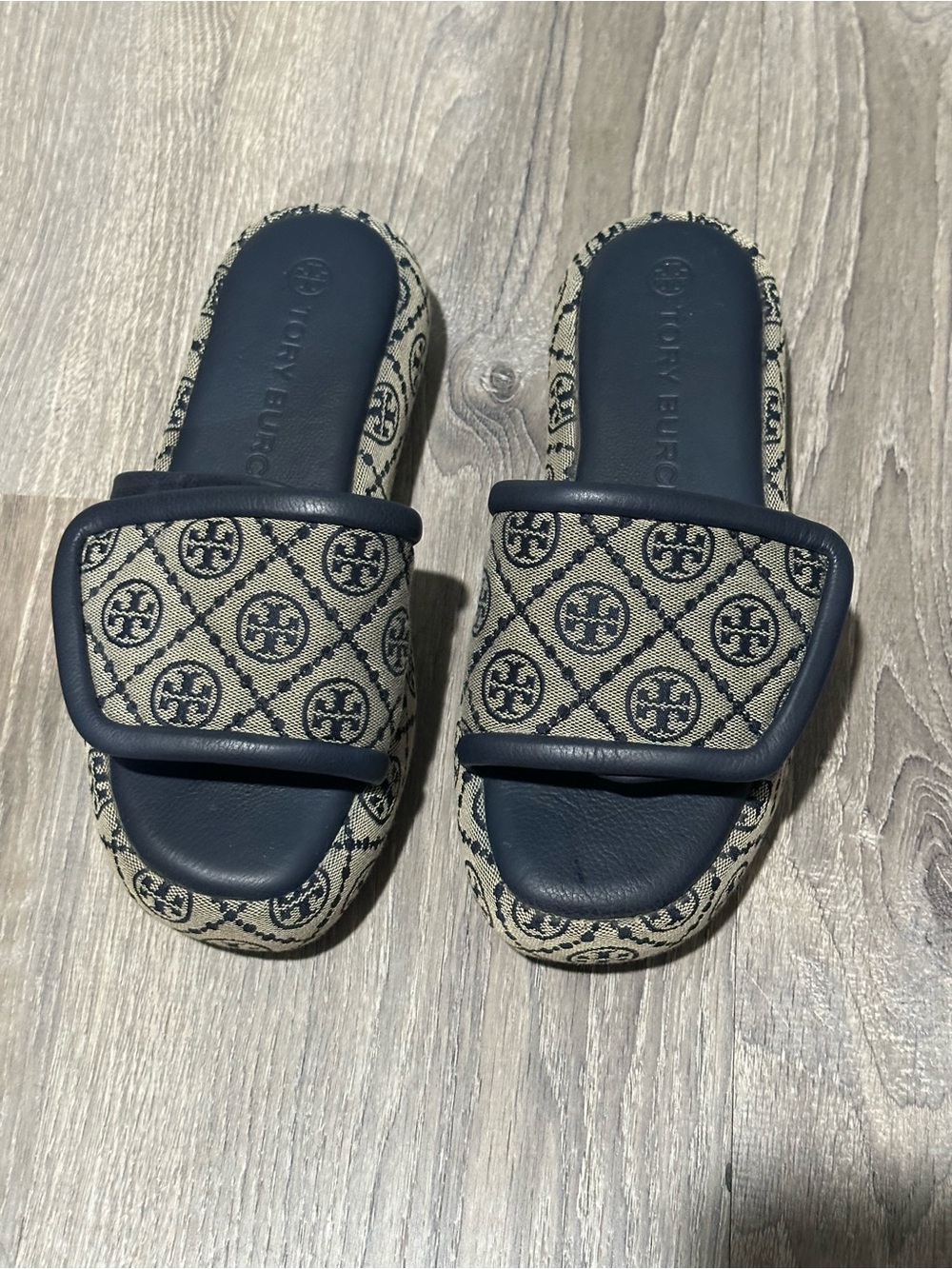 Tory Burch Girls Navy and Cream Logo Slide Sandals